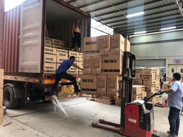 始終把風險防控放在最重要的位置--加強出口項目供方資格審核和貨權監管