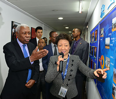 坦桑尼亞副總統比拉勒率政府代表團訪問我司