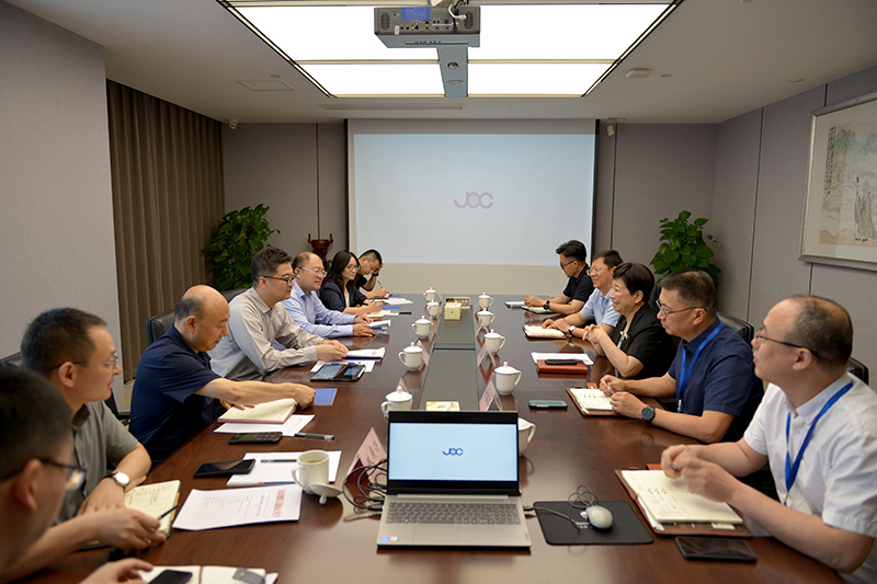 政企聚力謀新篇  共啟發展新機遇 ——建鄴區區長賈晨率隊考察調研技術公司